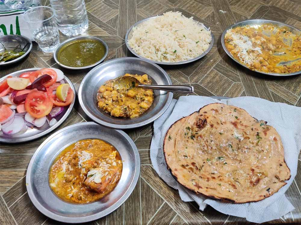 फ्री खाना, बिना विज्ञापन… फिर भी करोड़ों की कमाई कर रहा है दिल्ली-NCR का यह ढाबा
